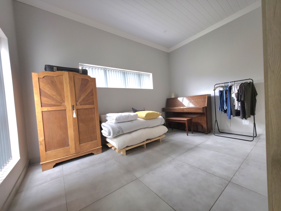 3 Bedroom Property for Sale in Outeniquasbosch Western Cape